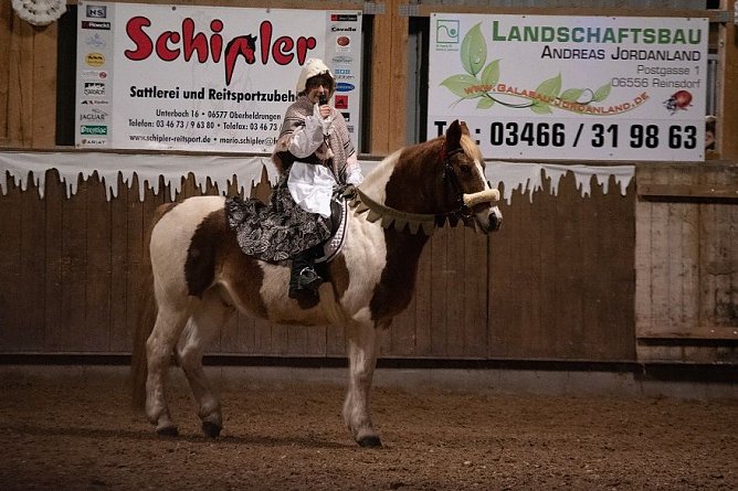 Schnee und Eis zum Weihnachtsmärchen in Heygendorf (Foto: Alexander Behrbohm) Schnee und Eis zum Weihnachtsmärchen in Heygendorf (Foto: Alexander Behrbohm)