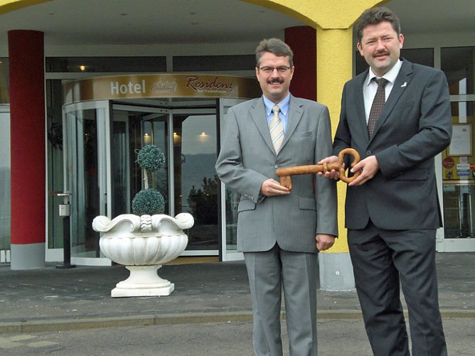 Schlüsselübergabe Hotel Residenz (Foto: Bachmann Hotels) Schlüsselübergabe Hotel Residenz (Foto: Bachmann Hotels)