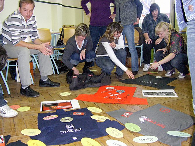Einführung Toleranzbox (Foto: Kreisjugendring) Einführung Toleranzbox (Foto: Kreisjugendring)