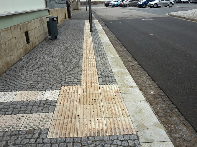 Bushaltestellen werden saniert (Foto: Karl-Heinz Herrmann) Bushaltestellen werden saniert (Foto: Karl-Heinz Herrmann)