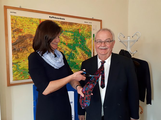 Da viel so mancher Schlips (Foto: Landratsamt Kyffhäuserkreis) Da viel so mancher Schlips (Foto: Landratsamt Kyffhäuserkreis)