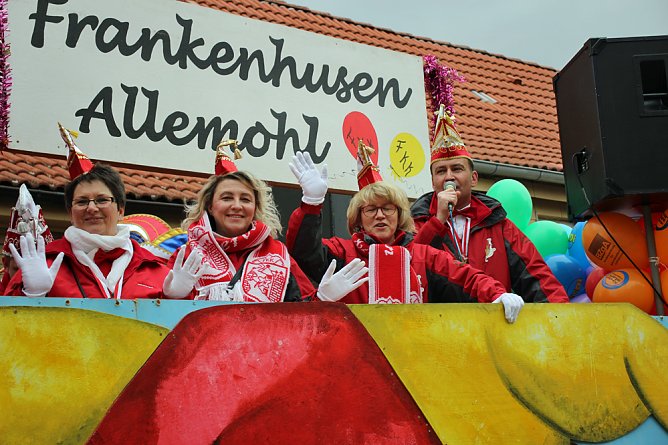 Narrenkappen flogen durch die Luft (Foto: Karl-Heinz Herrmann) Narrenkappen flogen durch die Luft (Foto: Karl-Heinz Herrmann)