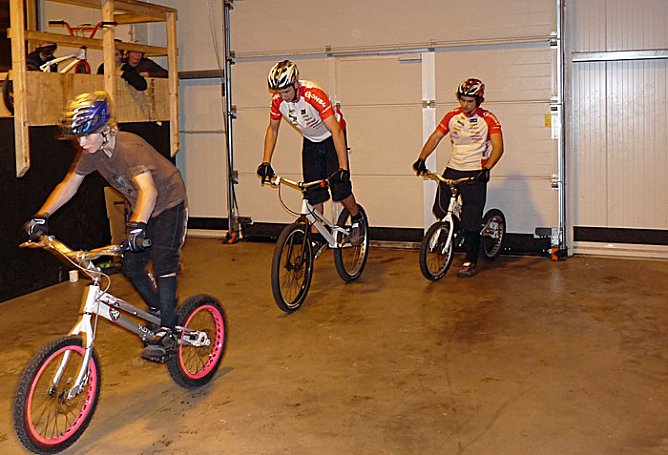 "Bikes in Motion" in der Skaterhalle Sondershausen (Foto: Karl-Heinz Herrmann) "Bikes in Motion" in der Skaterhalle Sondershausen (Foto: Karl-Heinz Herrmann)