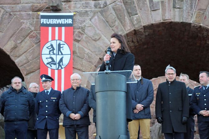 &Uuml;bergabe Einsatzfahrzeuge der Rettungskr&auml;fte (Foto: Karl-Heinz Herrmann)