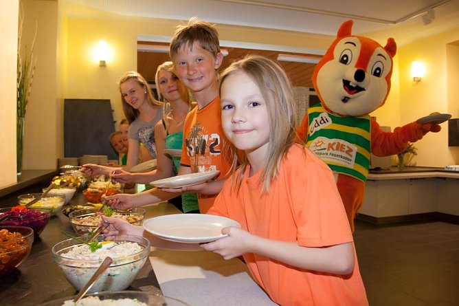 K&uuml;chenleiter/innen im KiEZ (Foto: Ferienpark)