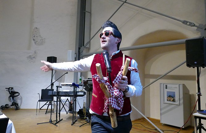 Frauentagsfeier mit dem schönsten Musiker Thüringens (Foto: Landratsamt Kyffhäuserkreis) Frauentagsfeier mit dem schönsten Musiker Thüringens (Foto: Landratsamt Kyffhäuserkreis)