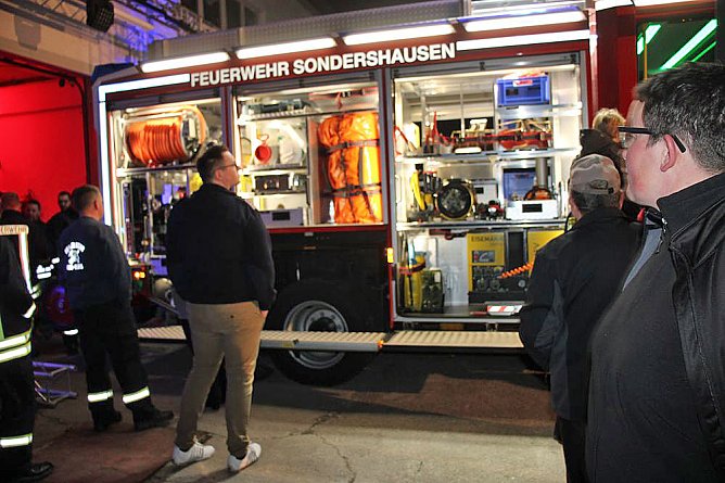 Freiwillige Feuerwehr präsentierte HLF20 (Foto: Karl-Heinz Herrmann) Freiwillige Feuerwehr präsentierte HLF20 (Foto: Karl-Heinz Herrmann)
