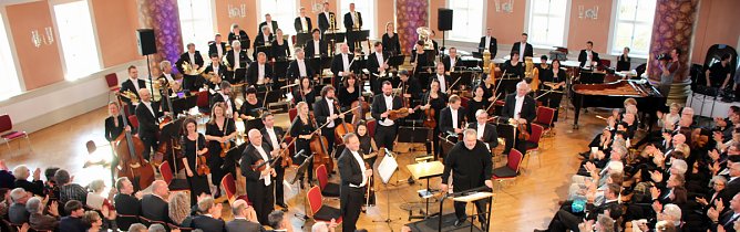 Großes Jubiläumskonzert (Foto: Karl-Heinz Herrmann) Großes Jubiläumskonzert (Foto: Karl-Heinz Herrmann)