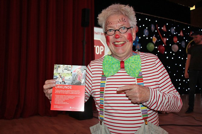 Mit Clown Hajo für mehr Sicherheit (Foto: Karl-Heinz Herrmann) Mit Clown Hajo für mehr Sicherheit (Foto: Karl-Heinz Herrmann)