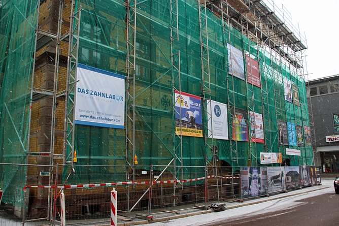 Carl-Schroeder-Straße wird zur Einbahnstraße (Foto: Karl-Heinz Herrmann) Carl-Schroeder-Straße wird zur Einbahnstraße (Foto: Karl-Heinz Herrmann)