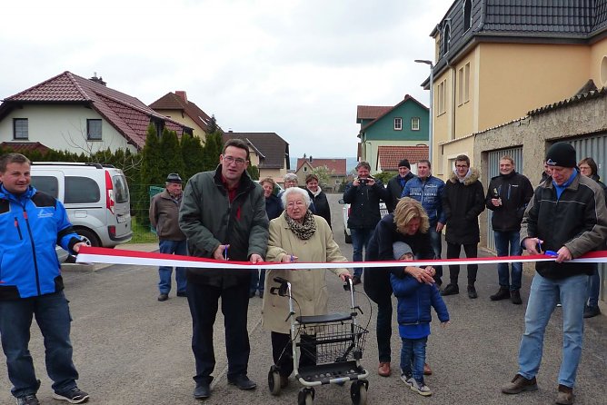 Neue Straße in Roßleben (Foto: Jochen Sauerbier) Neue Straße in Roßleben (Foto: Jochen Sauerbier)