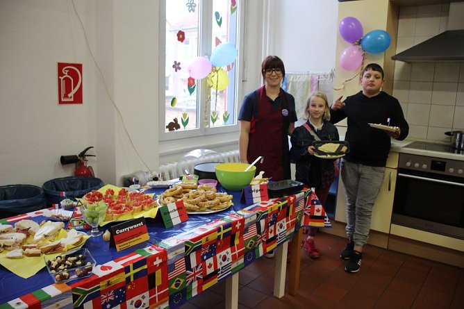 Interkultureller Familiennachmittag im JuST (Foto: Karl-Heinz Herrmann) Interkultureller Familiennachmittag im JuST (Foto: Karl-Heinz Herrmann)