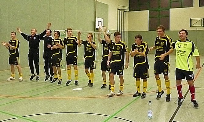 Weihnachtsturnier im Fußball (Foto: Karl-Heinz Herrmann) Weihnachtsturnier im Fußball (Foto: Karl-Heinz Herrmann)