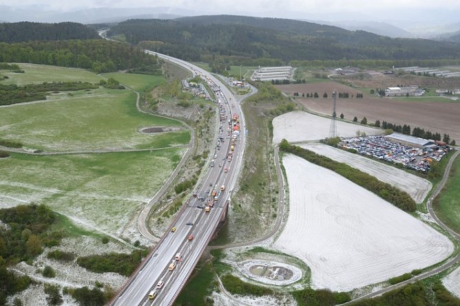 Massenanfall von Unf&auml;llen auf der A 71 mit vielen Verletzten (Foto: Autobahnpolizei)