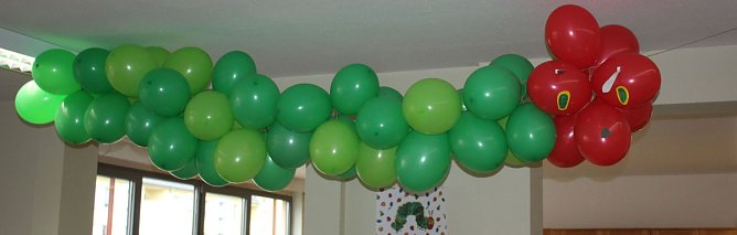 Kleine Raupe Nimmersatt in der Sondershäuser Bibliothek (Foto: Karl-Heinz Herrmann) Kleine Raupe Nimmersatt in der Sondershäuser Bibliothek (Foto: Karl-Heinz Herrmann)