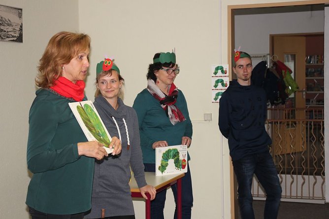 Kleine Raupe Nimmersatt in der Sondershäuser Bibliothek (Foto: Karl-Heinz Herrmann) Kleine Raupe Nimmersatt in der Sondershäuser Bibliothek (Foto: Karl-Heinz Herrmann)