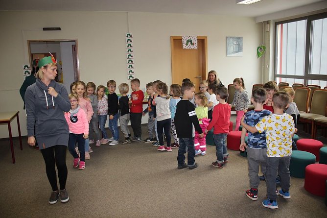 Kleine Raupe Nimmersatt in der Sondershäuser Bibliothek (Foto: Karl-Heinz Herrmann) Kleine Raupe Nimmersatt in der Sondershäuser Bibliothek (Foto: Karl-Heinz Herrmann)