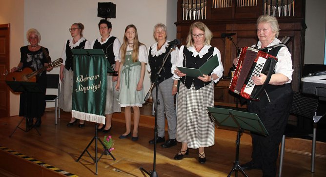 Die "Hütte" war wieder voll (Foto: Karl-Heinz Herrmann) Die "Hütte" war wieder voll (Foto: Karl-Heinz Herrmann)