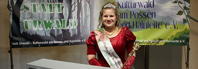 1. Sondershäuser Blutbuchen–Königin gekrönt (Foto: Karl-Heinz Herrmann) 1. Sondershäuser Blutbuchen–Königin gekrönt (Foto: Karl-Heinz Herrmann)