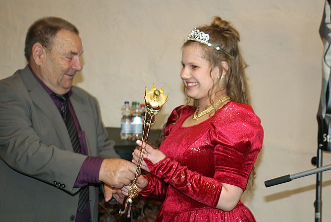 1. Sondershäuser Blutbuchen–Königin gekrönt (Foto: Karl-Heinz Herrmann) 1. Sondershäuser Blutbuchen–Königin gekrönt (Foto: Karl-Heinz Herrmann)