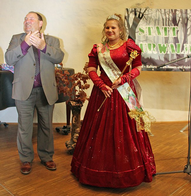 1. Sondershäuser Blutbuchen–Königin gekrönt (Foto: Karl-Heinz Herrmann) 1. Sondershäuser Blutbuchen–Königin gekrönt (Foto: Karl-Heinz Herrmann)