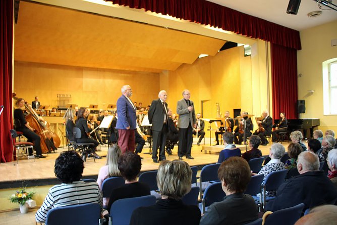 "Vergnügliche Reise" beim 20. Mieterkonzert (Foto: Karl-Heinz Herrmann) "Vergnügliche Reise" beim 20. Mieterkonzert (Foto: Karl-Heinz Herrmann)