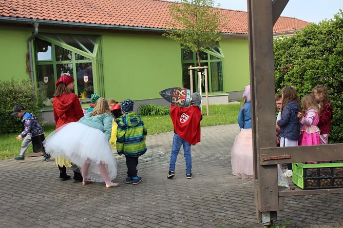 Kitas feiern Mittelalterfest (Foto: Karl-Heinz Herrmann) Kitas feiern Mittelalterfest (Foto: Karl-Heinz Herrmann)