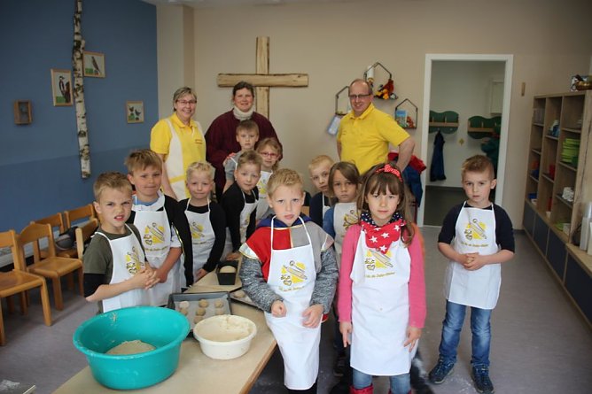 Kitas feiern Mittelalterfest (Foto: Karl-Heinz Herrmann) Kitas feiern Mittelalterfest (Foto: Karl-Heinz Herrmann)