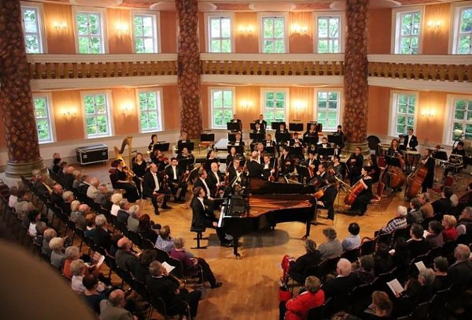 Musikalisches Feuerwerk mit Rossini (Foto: Karl-Heinz Herrmann) Musikalisches Feuerwerk mit Rossini (Foto: Karl-Heinz Herrmann)