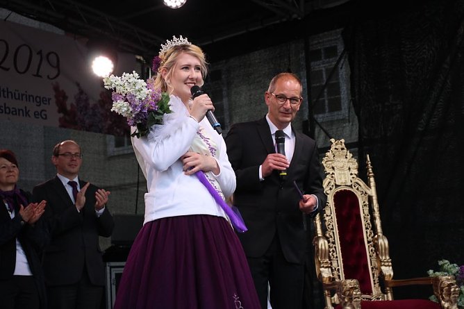 27. Fliederfest eröffnet - Verabschiedung Fliederkönigin (Foto: Karl-Heinz Herrmann) 27. Fliederfest eröffnet - Verabschiedung Fliederkönigin (Foto: Karl-Heinz Herrmann)