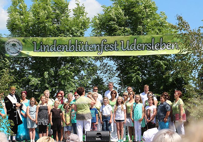 Lindenblütenfest in Udersleben (Foto: Stadtmarketing Bad Frankenhausen) Lindenblütenfest in Udersleben (Foto: Stadtmarketing Bad Frankenhausen)