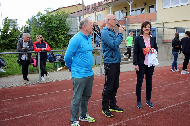 Leichtathleten im Wettkampf (Foto: Karl-Heinz Herrmann)