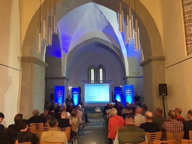 Bürgerdialog in der Arterner Veitskirche (Foto: AfD) Bürgerdialog in der Arterner Veitskirche (Foto: AfD)