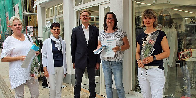 Preisverleihung zum Gestaltungswettbewerb (Foto: Karl-Heinz Herrmann) Preisverleihung zum Gestaltungswettbewerb (Foto: Karl-Heinz Herrmann)