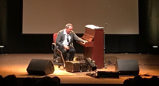 Rainald Grebe erstmals unter Tage (Foto: Erlebnisbergwerk Sondershausen) Rainald Grebe erstmals unter Tage (Foto: Erlebnisbergwerk Sondershausen)