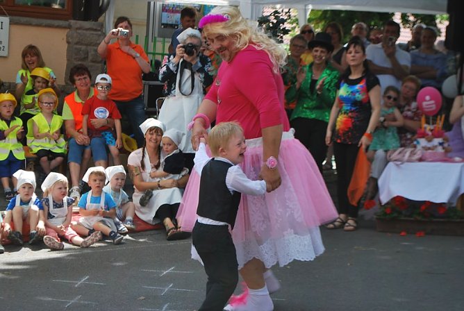 Tolle Stimmung zum Straßenfest (Foto: Kindervilla) Tolle Stimmung zum Straßenfest (Foto: Kindervilla)