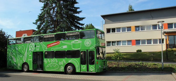 Spannender Tag im Kochbus (Foto: Karl-Heinz Herrmann)