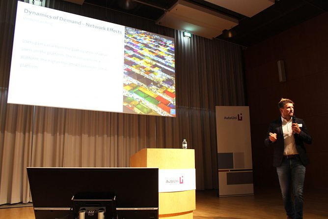 Prof. Dr. Lutz Göcke von der Hochschule Nordhausen beim Business Innovation Summit (Foto: privat) Prof. Dr. Lutz Göcke von der Hochschule Nordhausen beim Business Innovation Summit (Foto: privat)