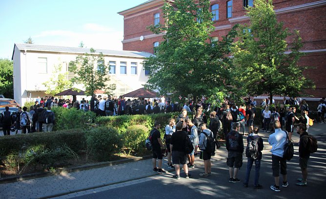 Schulabschlussfest am SBZ (Foto: Karl-Heinz Herrmann) Schulabschlussfest am SBZ (Foto: Karl-Heinz Herrmann)