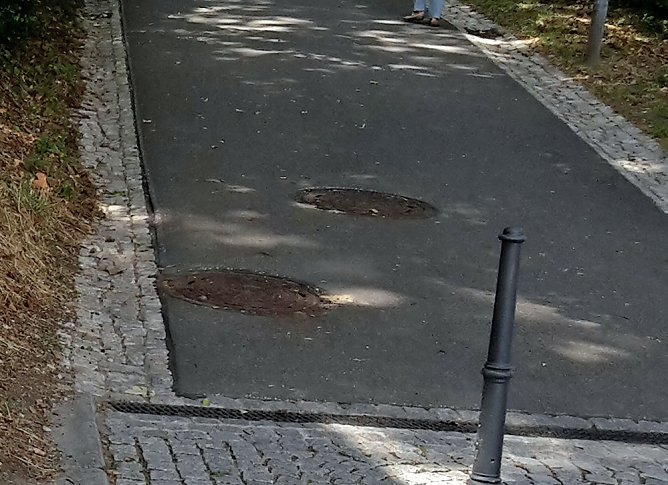 Weg wird repariert (Foto: Karl-Heinz Herrmann) Weg wird repariert (Foto: Karl-Heinz Herrmann)