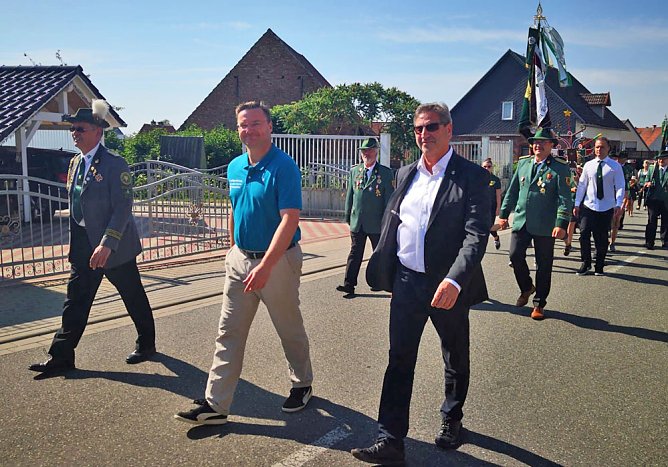 Schützenumzug (Foto: Stefan Schard) Schützenumzug (Foto: Stefan Schard)