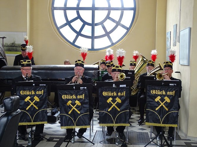 Bergbautechnologen beendeten Ausbildung (Foto: GSES)