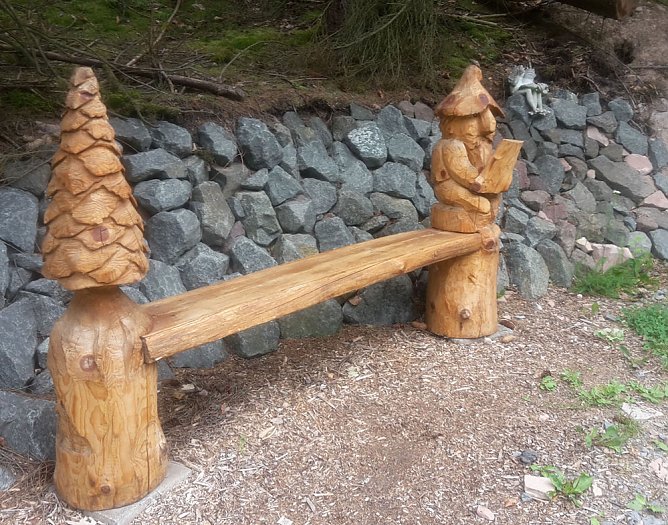 Bänke am Wanderweg (Foto: Karl-Heinz Herrmann) Bänke am Wanderweg (Foto: Karl-Heinz Herrmann)