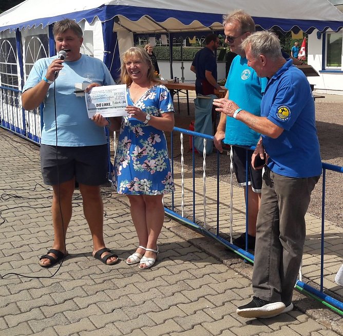 24-Stunden-Einsatz f&uuml;r den Erhalt des Freibades in Gro&szlig;furra (Foto: privat)