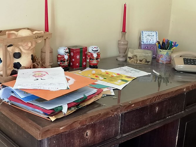 Beim Weihnachtsmann mitten im Sommer (Foto: privat) Beim Weihnachtsmann mitten im Sommer (Foto: privat)