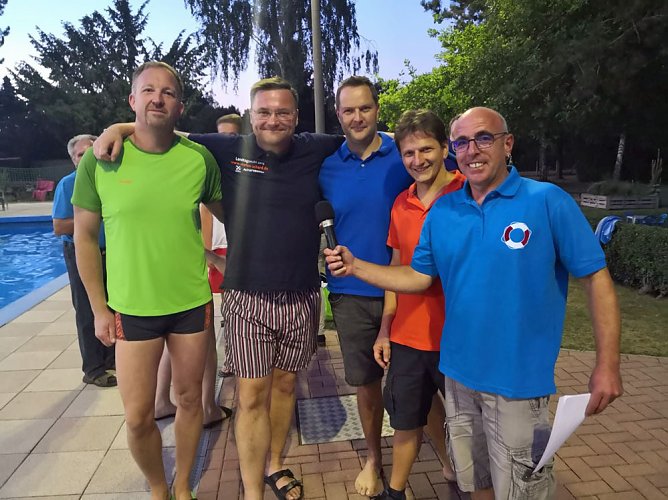 Benefizschwimmen im Greussener Freibad (Foto: privat) Benefizschwimmen im Greussener Freibad (Foto: privat)