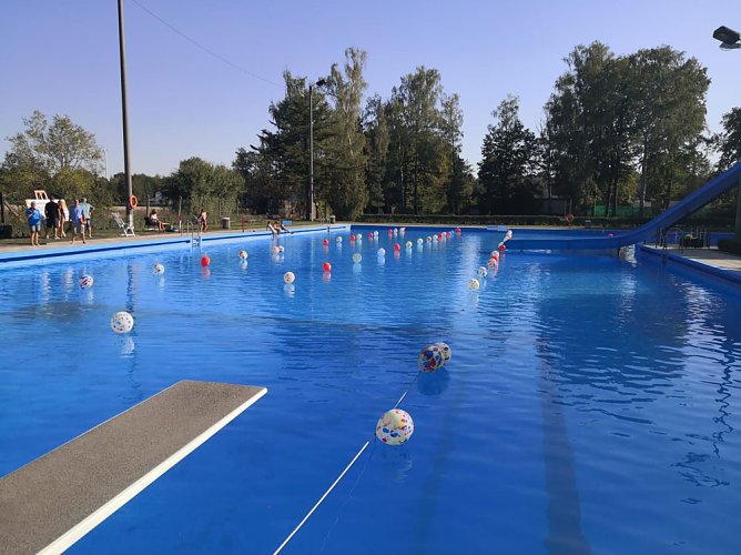 Benefizschwimmen im Greussener Freibad (Foto: privat) Benefizschwimmen im Greussener Freibad (Foto: privat)
