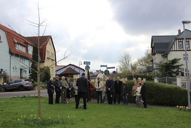 Friedensglocke und mehr (Foto: Karl-Heinz Herrmann) Friedensglocke und mehr (Foto: Karl-Heinz Herrmann)