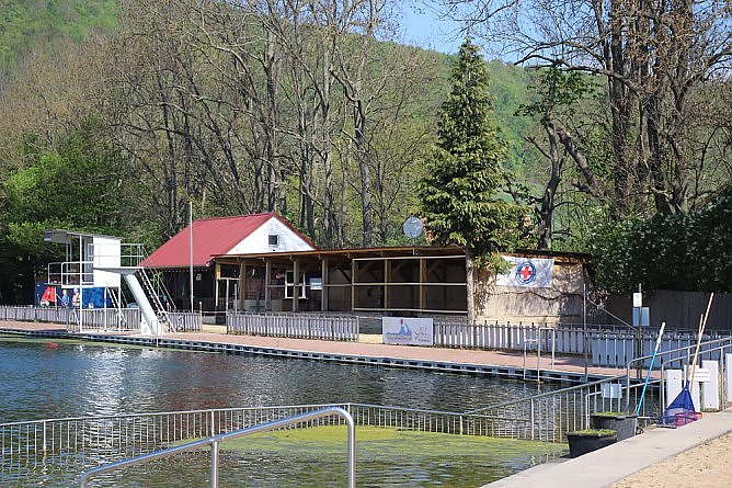 Badesaison wird beendet und Baustelle (Foto: Karl-Heinz Herrmann) Badesaison wird beendet und Baustelle (Foto: Karl-Heinz Herrmann)