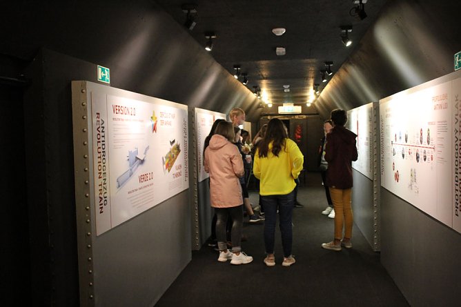 Anti-Drogen-Zug Revolution Train (Foto: Karl-Heinz Herrmann) Anti-Drogen-Zug Revolution Train (Foto: Karl-Heinz Herrmann)